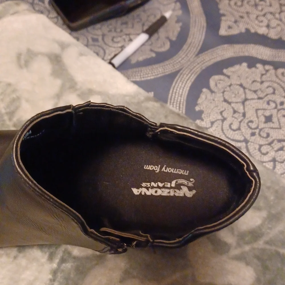 Boots - Picture 4 of 4